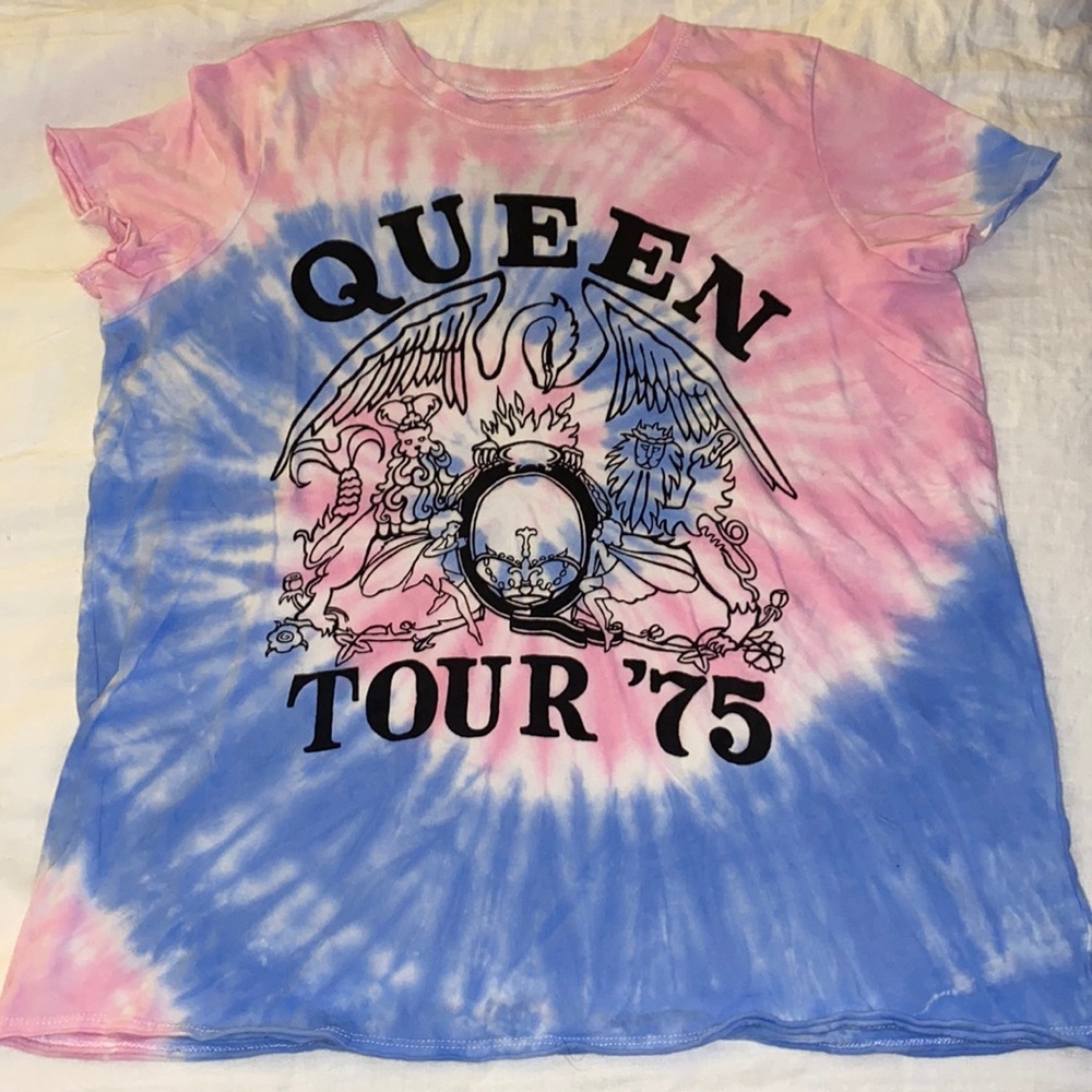 Torrid size 0 Queen tie dye rock band tshirt